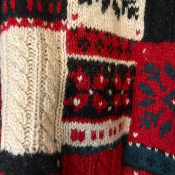 Beautiful 100% Wool Pullover Sweater! Warm and cozy for these cold days. - Picture 2 of 5